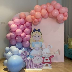 خلفية أليس في بلاد العجائب