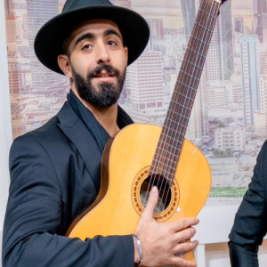 عازف الغيتار